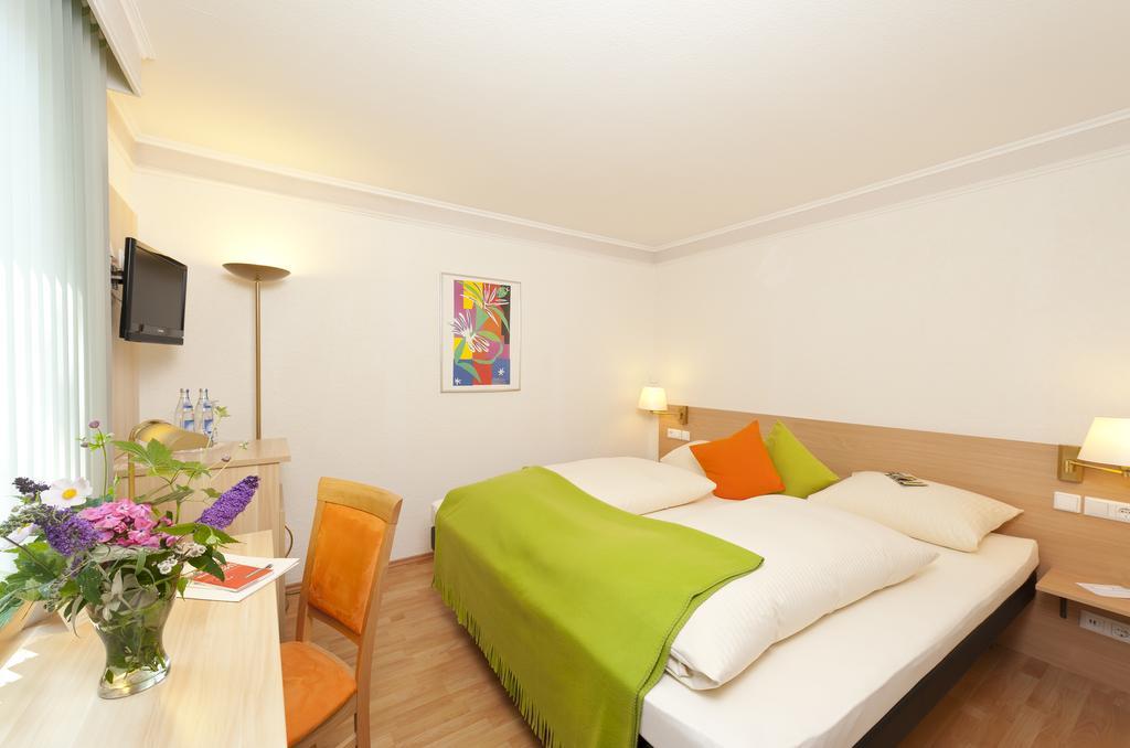 Akzent Hotel Restaurant Hirsch Heidenheim an der Brenz Exteriör bild
