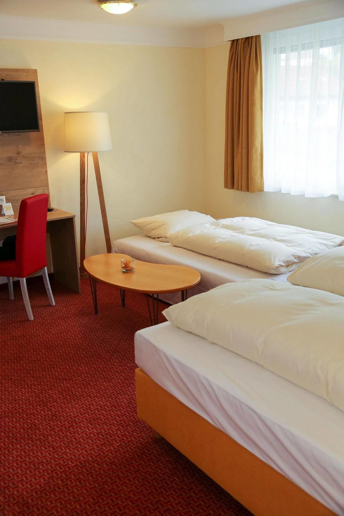 Akzent Hotel Restaurant Hirsch Heidenheim an der Brenz Exteriör bild