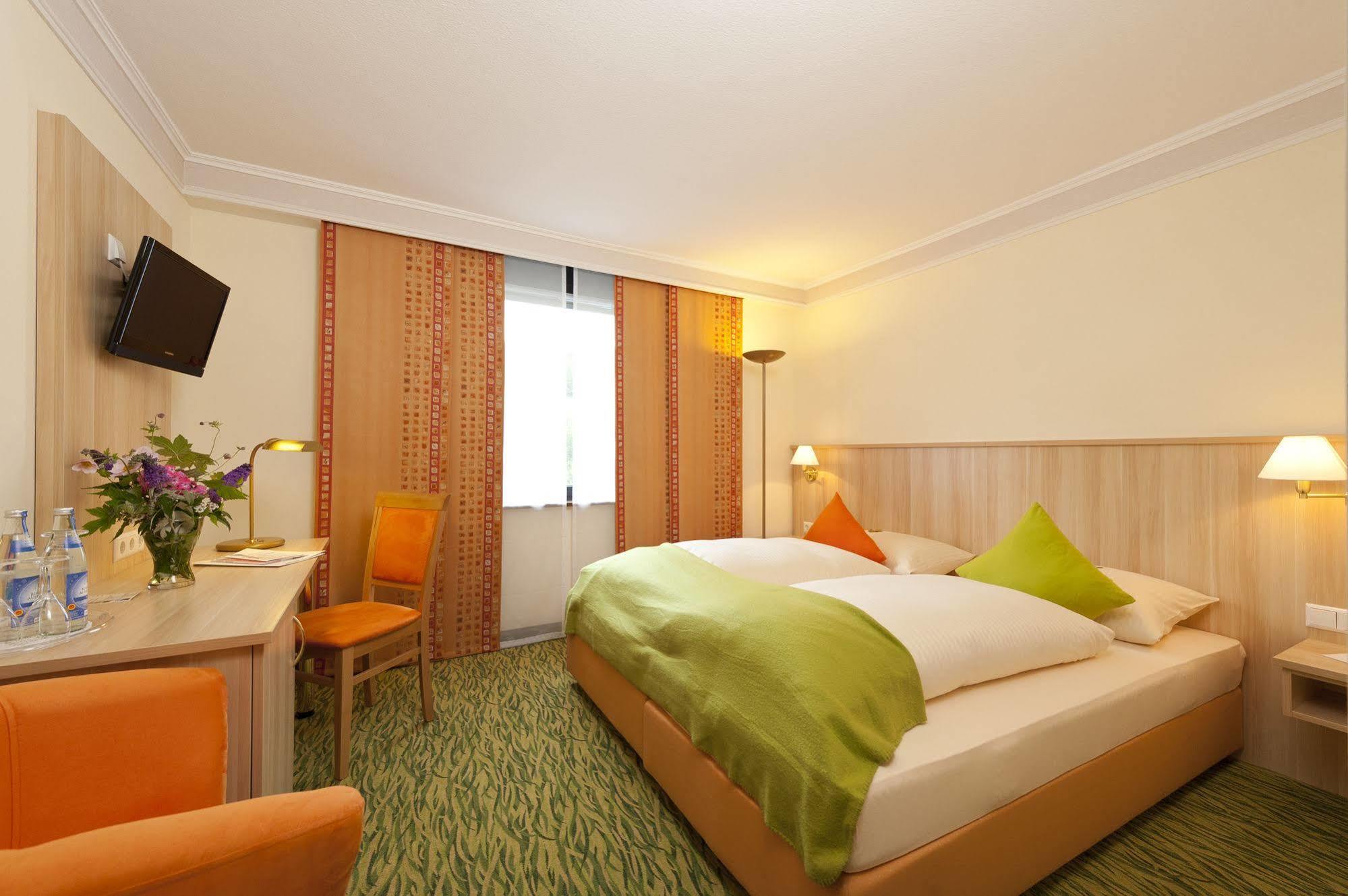 Akzent Hotel Restaurant Hirsch Heidenheim an der Brenz Exteriör bild